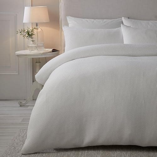 Serene - White Waffle Duvet Cover - Double Bedding Size (200 x 200cm) - Soft Touch - Luxury White Bedding - Grid Pattern Textured Duvet Cover in White - Puckered Bedding - Lindly Collection - Image 1
