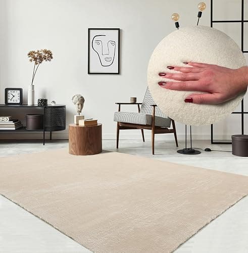 the carpet Relax kuscheliger Kurzflor Teppich, Anti-Rutsch Unterseite, Waschbar bis 30 Grad, Super Soft, Felloptik, Beige, 200 x 280 cm - 200 x 280 cm - Beige - Image 1