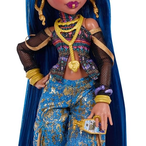 Monster High Doll, Cleo De Nile in Crop Top and Golden Denim Cargo Pants with Pet Snake Hissette and 7 Accessories Like Salad, Smoothie and Purse thumbnail 4