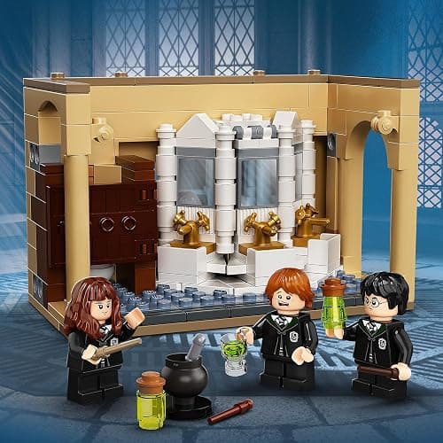 LEGO 76386 Harry Potter Poudlard : l’Erreur de la Potion Polynectar, Jeu de Construction avec Mini Figurines édition 20ème Anniversaire thumbnail 2