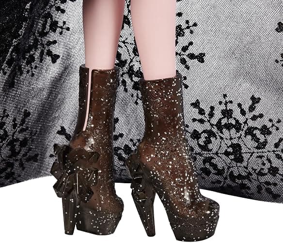Monster High Draculaura Doll, Special Howliday Edition, Pink and Black Gown, High Fashion, Holiday Collection, Gifts for Girls and Boys thumbnail 5