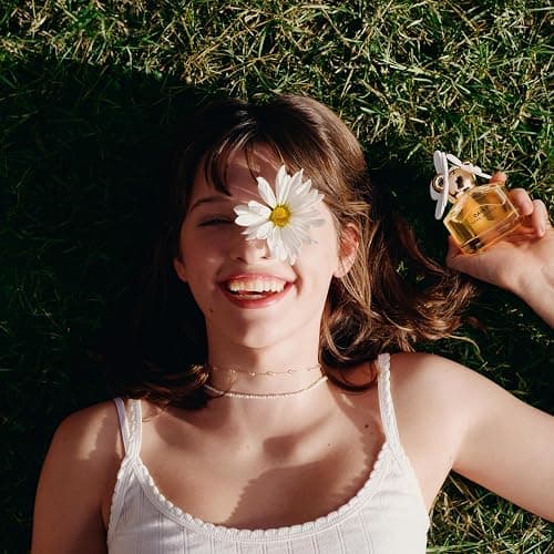 Marc Jacobs Daisy Eau de Toilette – Radiant Floral Women's Perfume – With Notes of Wild Berries, White Violet, Jasmine & Sandalwood thumbnail 5