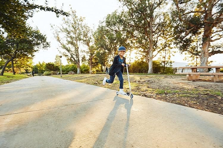 Razor A Kick Scooter for Kids - Lightweight, Foldable, Aluminum Frame, and Adjustable Handlebars thumbnail 13