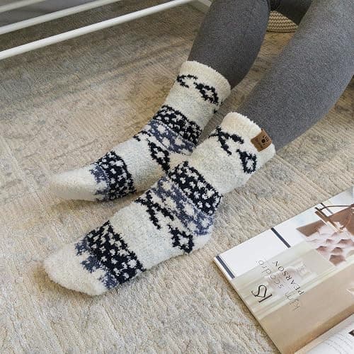 BEARPAW 4 Pair Pack Cozy Super Soft Lounge Socks Multi Pattern Crew Socks thumbnail 2