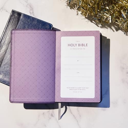 NKJV, Deluxe Gift Bible, Leathersoft, Pink, Red Letter, Comfort Print: Holy Bible, New King James Version thumbnail 3