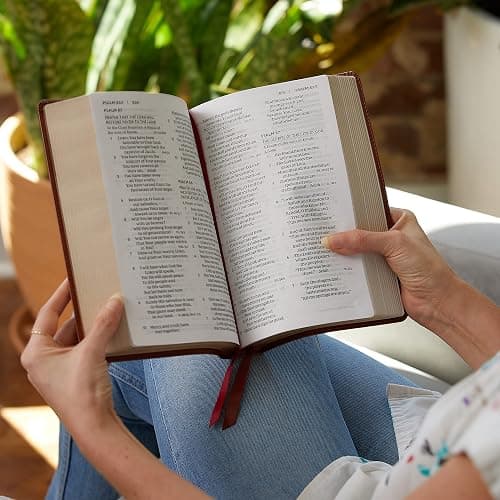 NKJV, End-of-Verse Reference Bible, Personal Size Large Print, Leathersoft, Black, Red Letter, Comfort Print: Holy Bible, New King James Version thumbnail 7