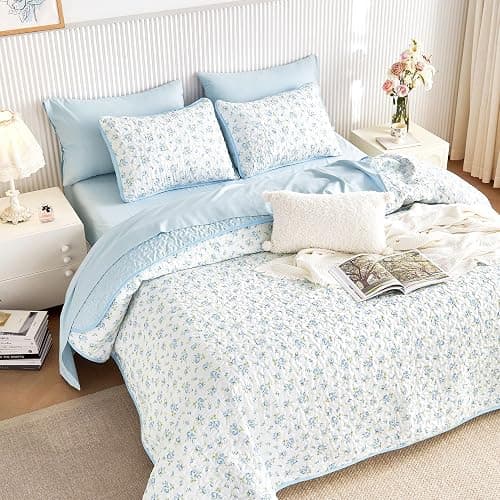 Wake In Cloud - Floral Quilt Set, Coquette Cottagecore Shabby Chic Flower Pattern for Women Teen Girls, Reversible Lightweight Bedspread Coverlet, 3 Pieces, White Blue, Twin/Twin XL Size thumbnail 4