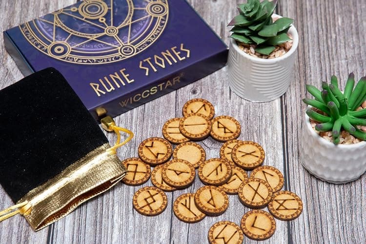 WICCSTAR Runes Stones set. Wooden Engraved 25 Pieces with 5 different layouts & Rune Meaning booklet thumbnail 3