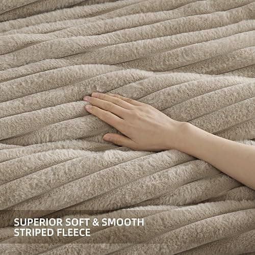 Smoofy Fluffy King Size Comforter Set 3 Pieces - Linen Fleece Fluffy Comforter Set, Luxury Fuzzy King Bedding Set, Soft King Bed Set All Season, Heavy Faux Fur Comforter with 2 Pillow Cases thumbnail 5