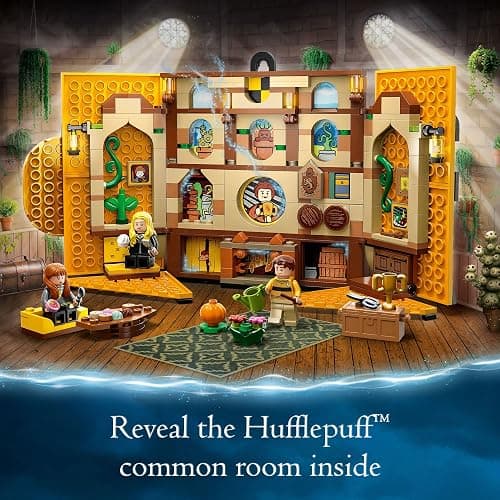 LEGO Harry Potter Hufflepuff House Banner 76412 Hogwarts Castle Common Room, Wall Decoration, Building Set with 3 Minifigures and Mandrake, Collectible Harry Potter Toy, Gift Idea for Boys Girls Kids thumbnail 4