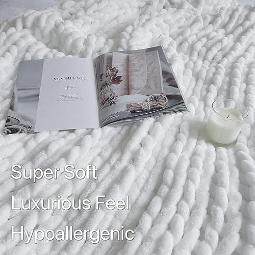 Chunky Knit Blanket Throw （40×50 Inch）, Handmade Warm & Cozy Blanket Couch, Bed, Home Decor, Soft Breathable Fleece Banket, Christmas Thick and Giant Yarn Throws, White thumbnail 3