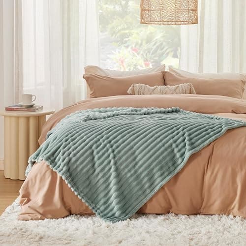 Bedsure Fleece Throw Blanket for Sofa - Fluffy Cosy Warm Blankets for Bed, Soft Cute Single Throw Gifts for Women and Girls, Sage Green, 130x170 cm thumbnail 7