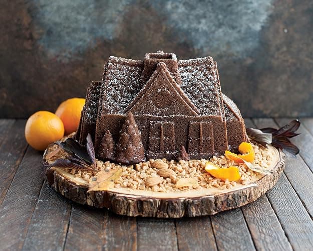 Nordic Ware Gingerbread House Bundt Pan thumbnail 8