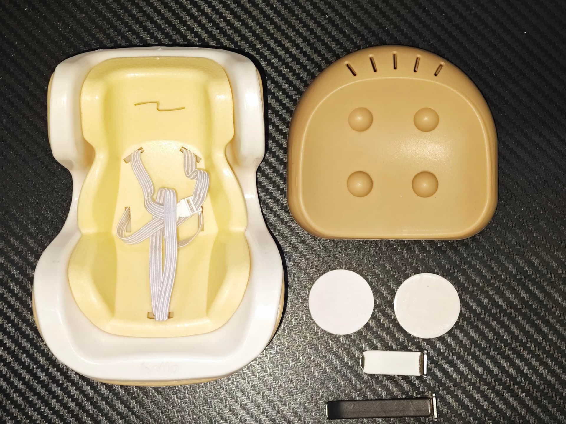 Bilstol för Pop Mart/Labubu Figurer (10-17cm) - Magnetisk Sits med Säkerhetsbälte, Ventilklämma & Skrivbordsställ - Samlaraccessoar till Gosedjur (Macaron Rosa) thumbnail 7