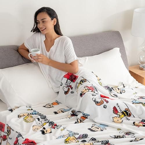 Berkshire Blanket VelvetLoft Cute Character Snoopy Plush Blanket, Peanuts Gang, Full/Queen 90 in x 90 in (Official Peanuts Product) thumbnail 4
