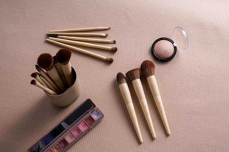 BS-MALL Professional Makeup Brush Set 18 Pcs Premium Synthetic Foundation Powder Concealers Eye Shadows Blush Makeup Brushes with Travel Case (Matte white beige) thumbnail 8