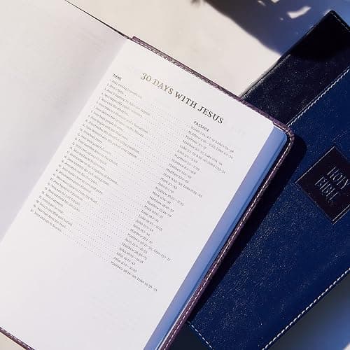 NKJV, Deluxe Gift Bible, Leathersoft, Pink, Red Letter, Comfort Print: Holy Bible, New King James Version thumbnail 5