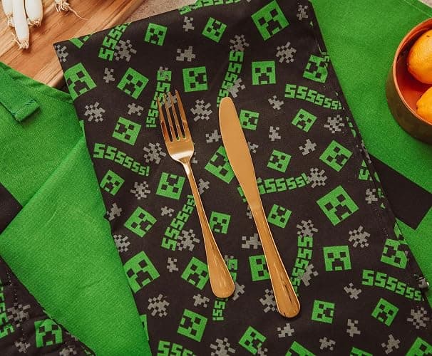Minecraft Green Creeper Kitchen Set | Apron, Oven Mitt, Dish Towels, Pot Holder thumbnail 4