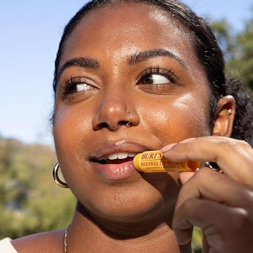 Burt's Bees 100% Natural Moisturizing Lip Balm (Original Beeswax) thumbnail 3