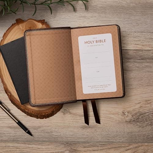 NKJV, Thinline Bible, Compact, Leathersoft, Blue, Red Letter, Comfort Print: Holy Bible, New King James Version thumbnail 6