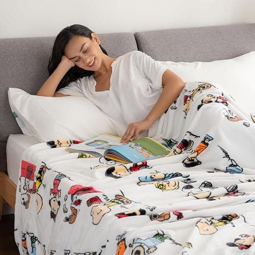 Berkshire Blanket VelvetLoft Cute Character Snoopy Plush Blanket, Peanuts Gang, Full/Queen 90 in x 90 in (Official Peanuts Product) thumbnail 5