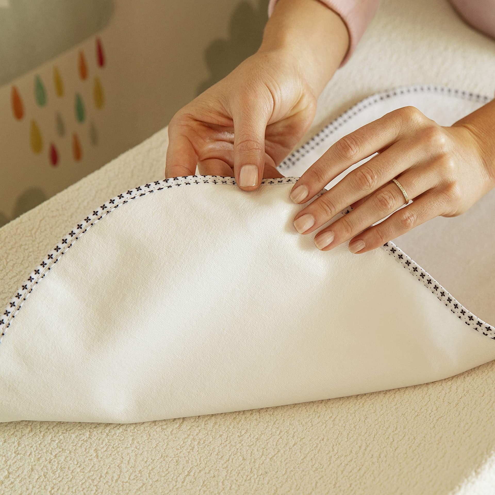 Munchkin Waterproof Changing Pad Liner, White, 3-Pack - Munchkin Liner thumbnail 3