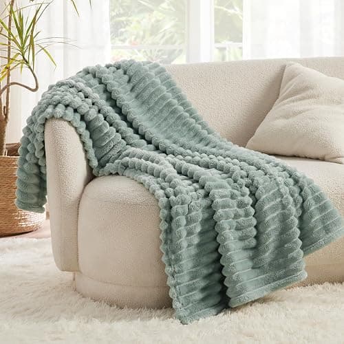 Bedsure Fleece Throw Blanket for Sofa - Fluffy Cosy Warm Blankets for Bed, Soft Cute Single Throw Gifts for Women and Girls, Sage Green, 130x170 cm thumbnail 2