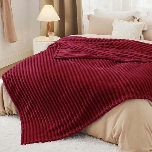 dark red blanket - Image 1
