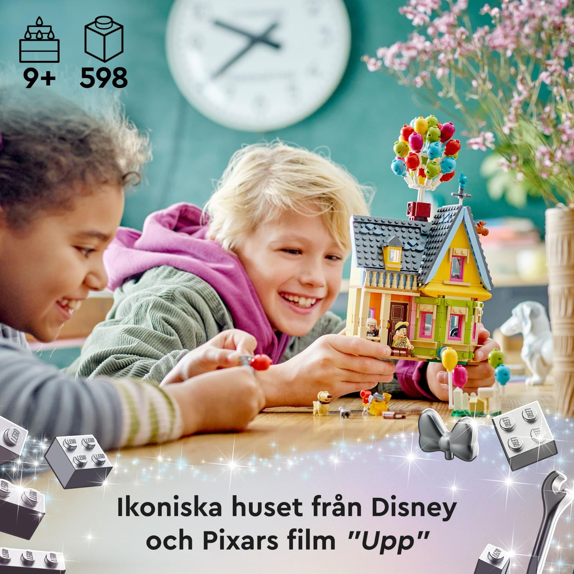LEGO Disney House from "Up" Building Kit with Toy House and Minifigures, Comes with Carl Fredricksen, Oskar and Dogge Toy Dog, from 9 years 43217 thumbnail 2