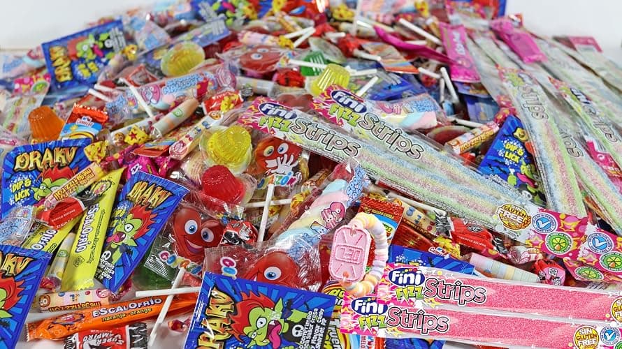 100 bonbons, friandises et bonbons remplis de piñata sans allergènes WikiMark - Pour remplir les sacs d'anniversaire, de fête, de Noël et d'Halloween. Sans gluten et sans lait. thumbnail 5