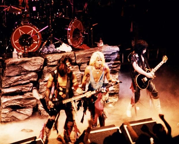 The Dirt: Confessions of the World's Most Notorious Rock Band thumbnail 3
