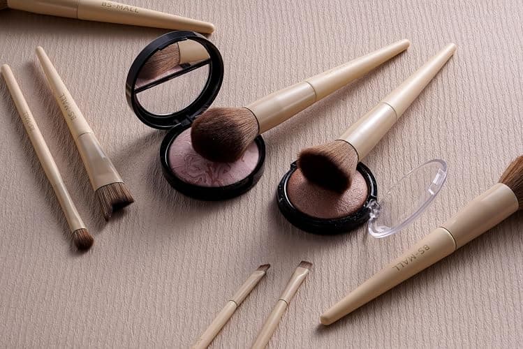 BS-MALL Professional Makeup Brush Set 18 Pcs Premium Synthetic Foundation Powder Concealers Eye Shadows Blush Makeup Brushes with Travel Case (Matte white beige) thumbnail 9