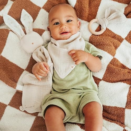 Mikito Coffret Cadeau Naissance Bébé Doudou Lapin, Bavoir Bandana, Mordedor Bois & Carte - 100% Coton Bio Certifié Oeko-TEX et GOTS - Cadeau pour Fille & Garçon thumbnail 9