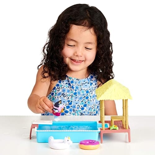 Bluey Pool Playset and Figure, 2.5-3 inch Articulated Figure and Accessories thumbnail 8
