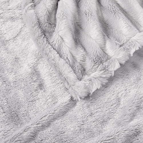 Beautyrest Duke Blanket Luxury Oversize Electric Throw Premium Soft Cozy Brushed Long Faux Fur for Bed, Couch with 3 Heat Setting Controller, Auto Shut-Off Function, Grey, 50 in x 70 in thumbnail 5