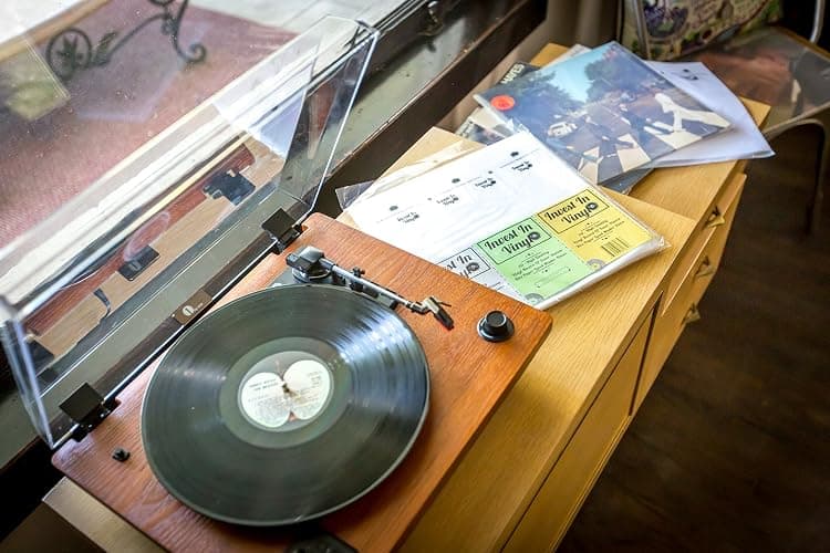 Invest In Vinyl 50 Master Sleeves Rice Paper Anti Static LP Inner Sleeves Vinyl Record Sleeves Provide Your LP Collection with The Proper Protection thumbnail 5