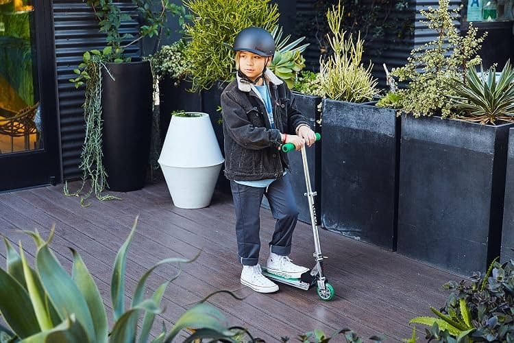 Razor A Kick Scooter for Kids - Lightweight, Foldable, Aluminum Frame, and Adjustable Handlebars thumbnail 10