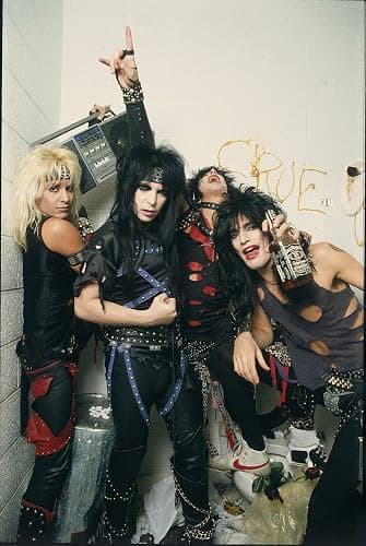The Dirt: Confessions of the World's Most Notorious Rock Band thumbnail 7