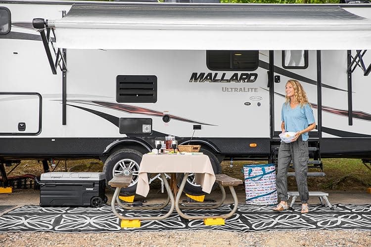 Camco Camper/RV Leveling Blocks - Features Stackable Interlocking Design & Includes Zippered Bag for RV Storage - Compatible w/Single Wheels, Dual Wheels, Tandem Axles & More - 16-Pack (44501) thumbnail 6