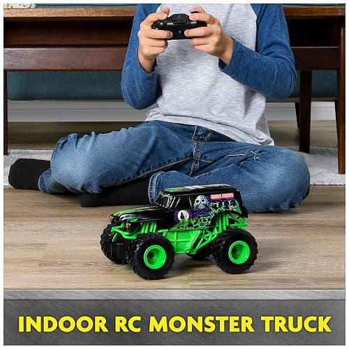 Monster Jam Official Grave Digger Remote Control Monster Truck, 1:24 Scale, 2.4 GHz, for Ages 4 and Up thumbnail 5