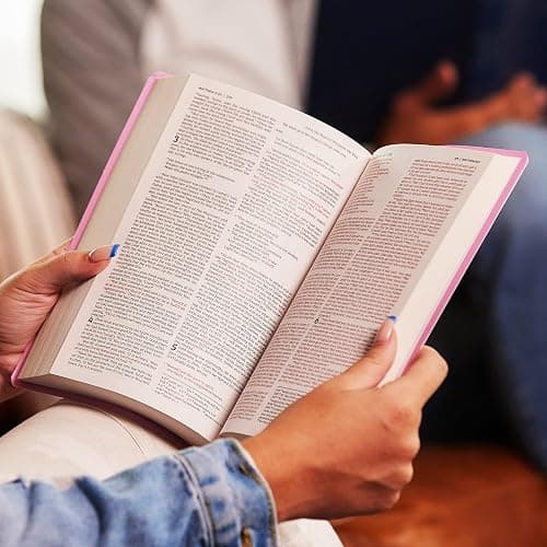NKJV, Gift and Award Bible, Leather-Look, White, Red Letter, Comfort Print: Holy Bible, New King James Version thumbnail 6