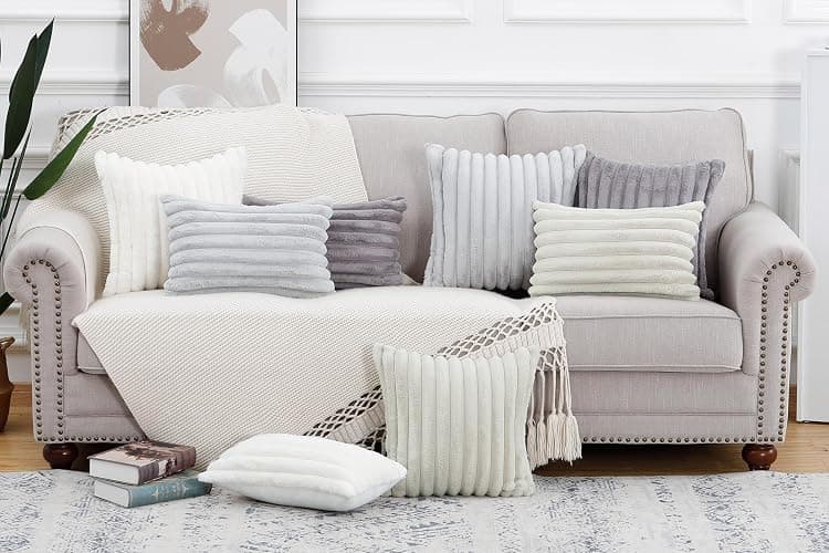 Madizz Lot de 2 Housses de Coussin en Peluche en Fausse Fourrure Housse de Coussin décorative Douce à Rayures moelleuses pour Coussin de Chambre à Coucher de canapé Blanc crème 30 x 50 cm thumbnail 6