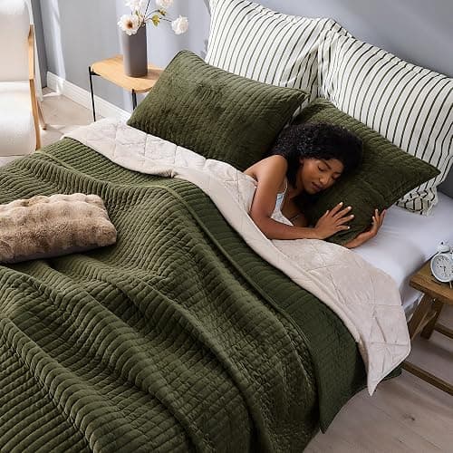 Wonderful Velvet Quilt Set, King Size Dark Green Soft Fluff Texture Coverlet with Shams,Channel Stitched Pattern,All-Season Use,Versatile Lightweight Bedspread for Bedroom Adults Teens Kids,106"x94" thumbnail 3