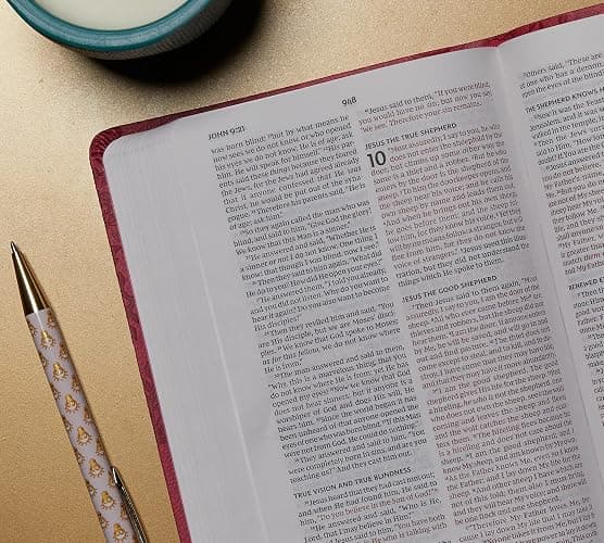 NKJV, Value Thinline Bible, Pink Leathersoft, Red Letter, Comfort Print: Holy Bible, New King James Version thumbnail 5