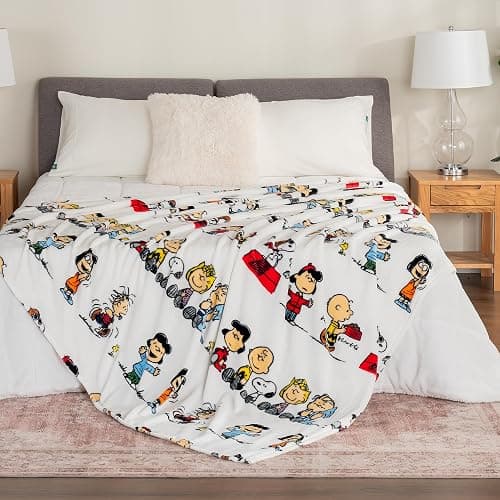 Berkshire Blanket VelvetLoft Cute Character Snoopy Plush Blanket, Peanuts Gang, Full/Queen 90 in x 90 in (Official Peanuts Product) thumbnail 6