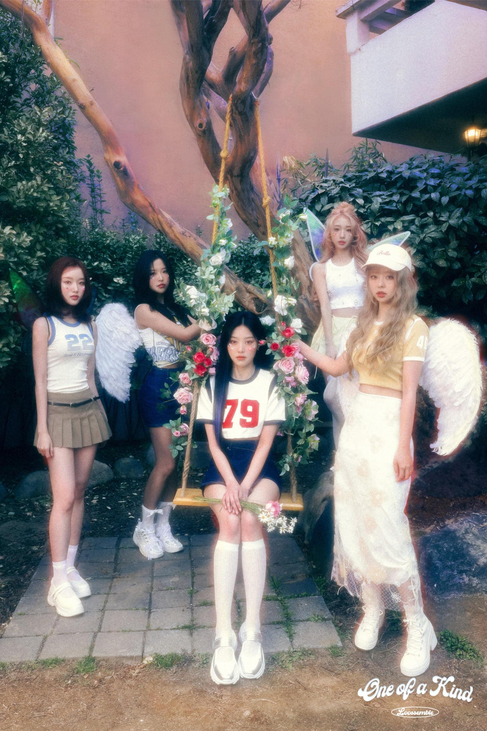 Loossemble One of a Kind 2nd Mini Album Ever Music Album ViVi Version 16p Accordion Package+1p Music QR PhotoCard+1p PhotoCard+1ea User Guide+Tracking Sealed LOONA ASSEMBLE thumbnail 7