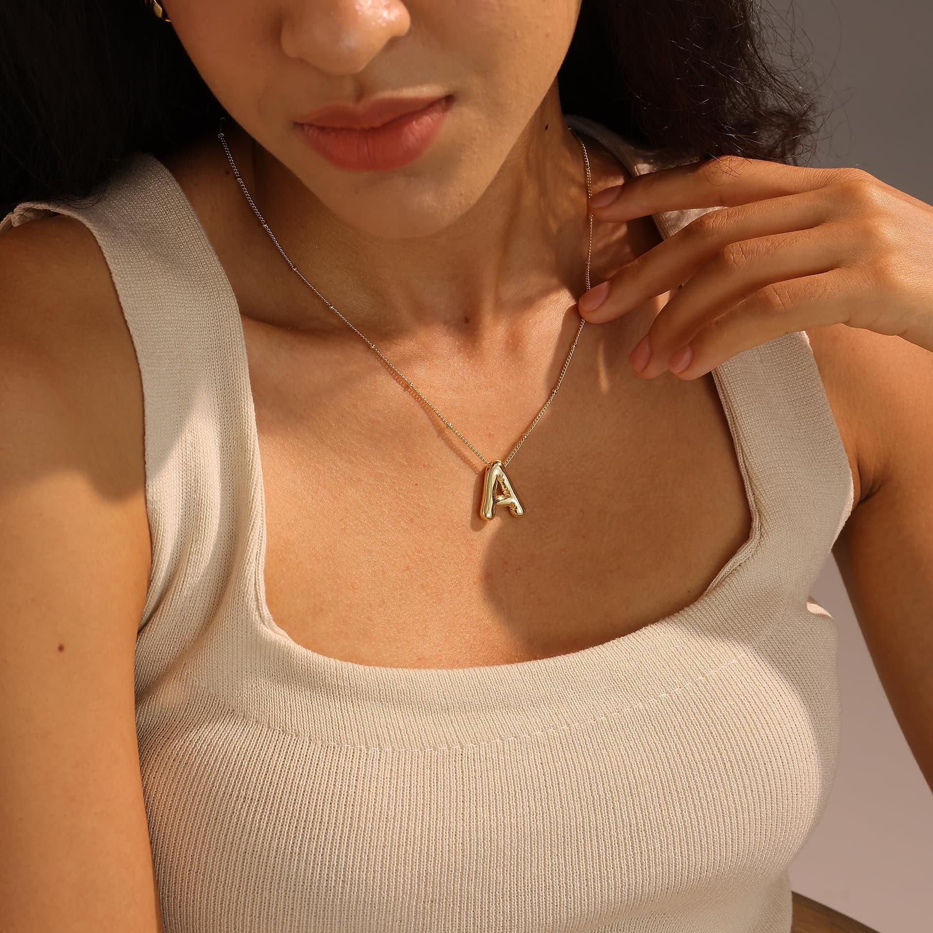Collar con letra de burbuja dorada para mujer, chapado en oro de 14 quilates, collar con inicial de globo, collar con inicial delicado con dije de inicial para mujer, collar de moda grueso, joyería de thumbnail 5