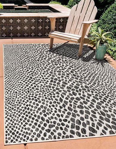 Unique Loom Outdoor Collection Area Rug - Cape Town (7' 10' x 10' Rectangle, Black/ Ivory) - Image 1