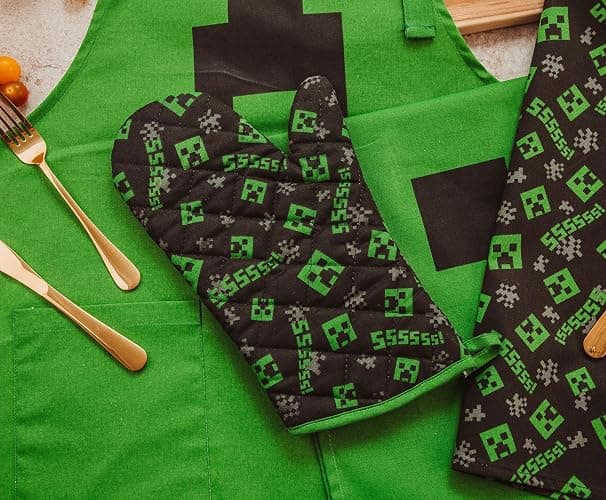 Minecraft Green Creeper Kitchen Set | Apron, Oven Mitt, Dish Towels, Pot Holder thumbnail 3