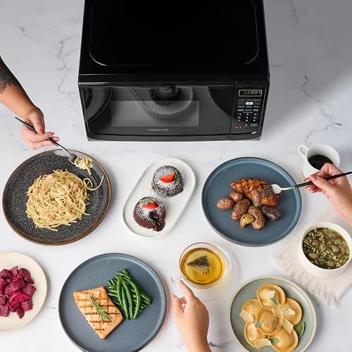Farberware 0.7 Cu. Ft. Countertop Microwave Oven – 700 Watts Power, Auto Cook Settings, Defrost, Easy Clean and Child Safety Lock - Black thumbnail 2